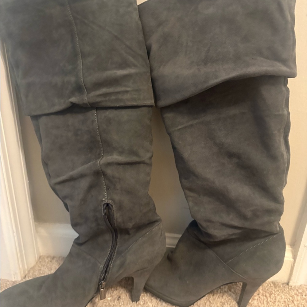 Bandolino Sleek Gray Heeled Boots for Women